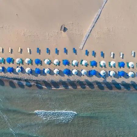 Отель Zanetos *